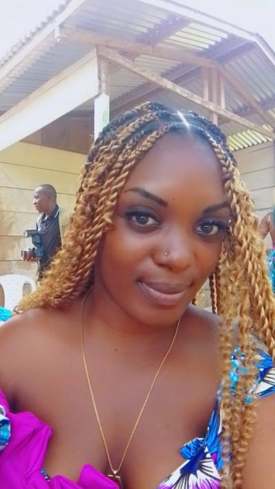 Emely 23 years Kribi  Cameroon