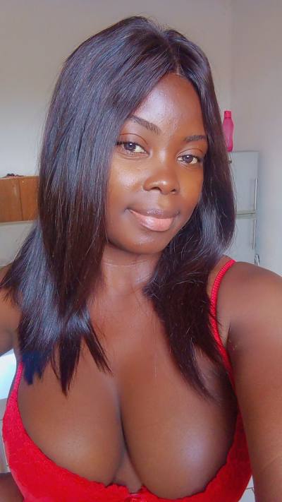 Dorine 38 Jahre Yaoundé  Kamerun