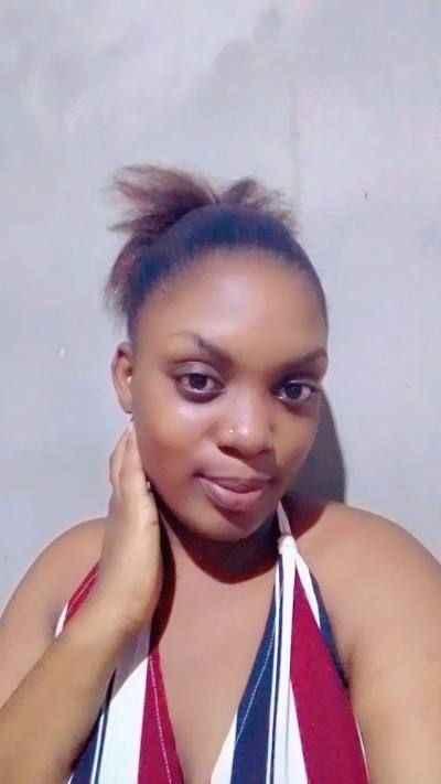 Emely 23 years Kribi  Cameroon