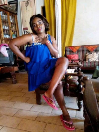 Dora 32 ans Yaoundé  Cameroun