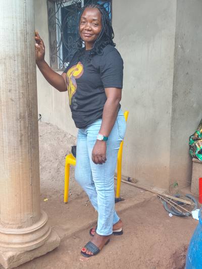 Valerie 42 Jahre Yaoundé  Kamerun