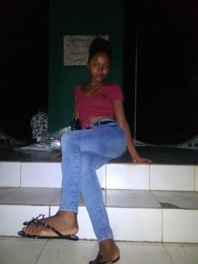 Irina 18 ans Antalaha  Madagascar