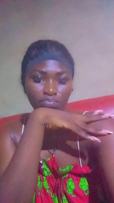 Cynthia 24 ans Yaoundé  Cameroun