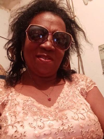 Delphine 64 ans Toamasina Madagascar