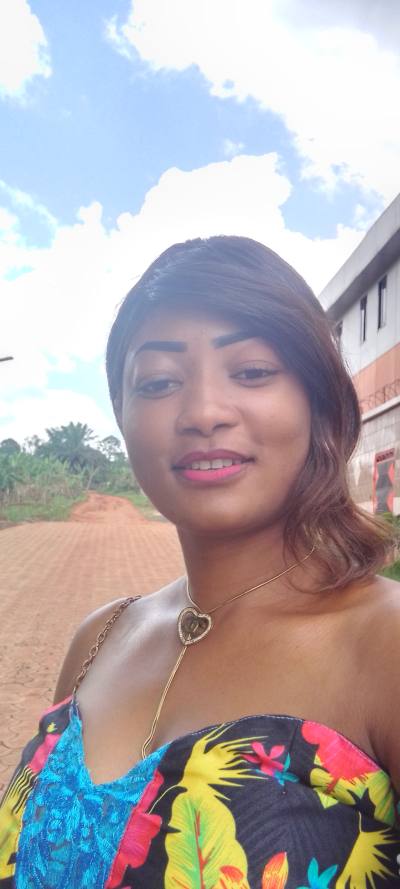 Laurene 26 ans Messamena Cameroun