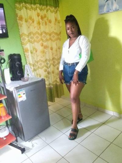 Mona 28 years Libreville  Gabon