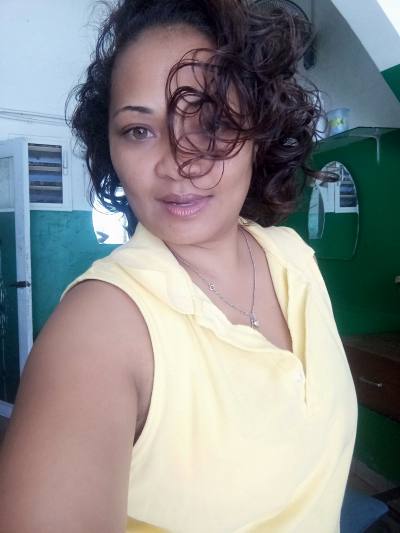 Melda 37 ans Antsiranana Madagascar