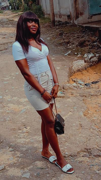 Richelle 25 years Douala Cameroun