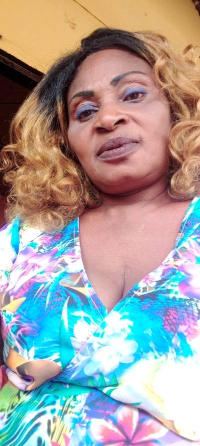 Clara 50 ans Urbaine  Cameroun