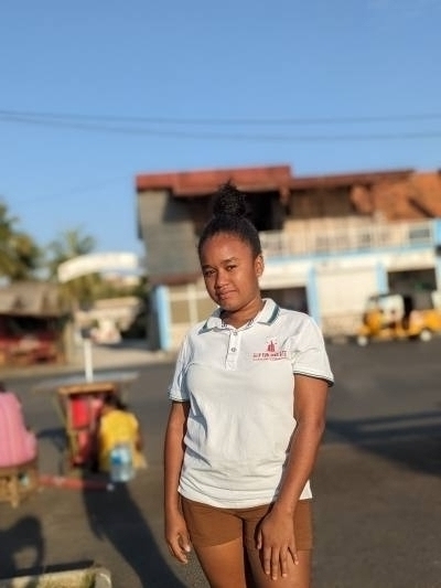 Annah 24 years Sambava Madagascar