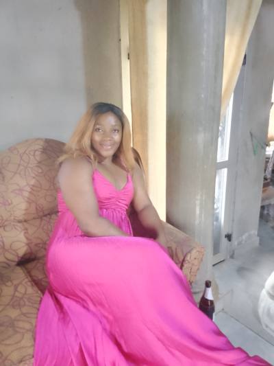 Ruth 28 Jahre Yaoundé  Kamerun