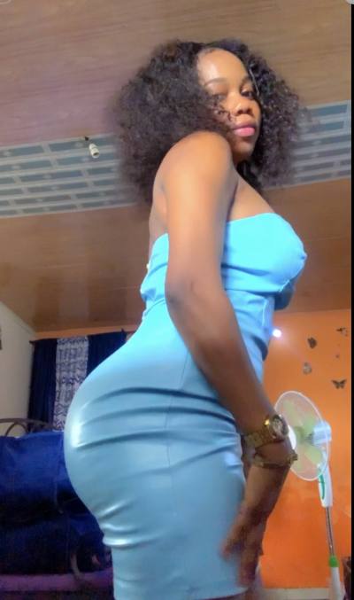 Elalie 24 ans Littoral  Cameroun