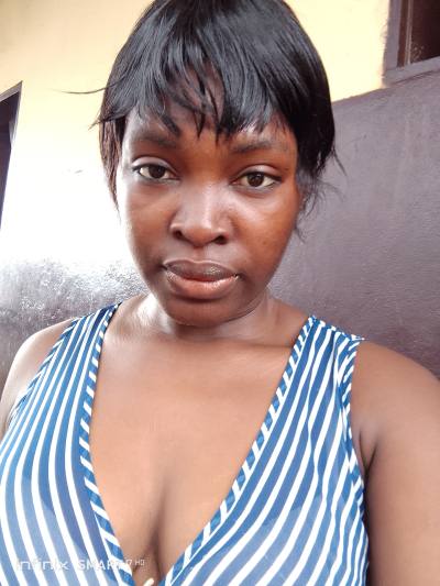 Gaelle 28 Jahre Yaoundé  Kamerun