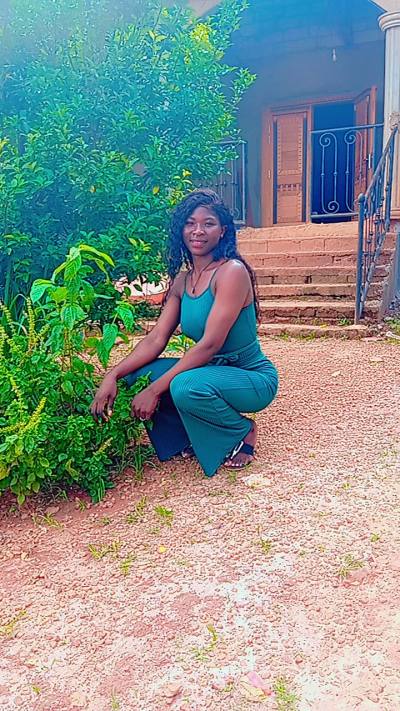 Cynthia 24 ans Yaoundé  Cameroun