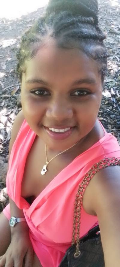 Elienne 28 ans Antalaha Madagascar