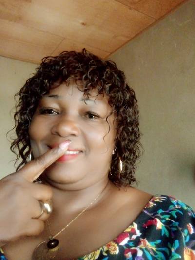 Prisca 46 ans Yaoundé5 Cameroun