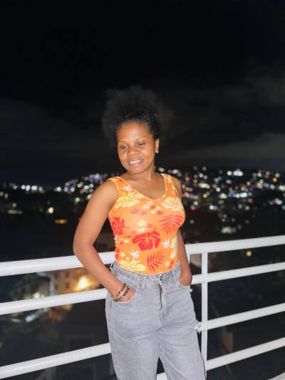 Natacha 29 ans Je Suis Simple Madagascar