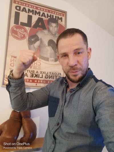 Eddy 39 ans Lyon France