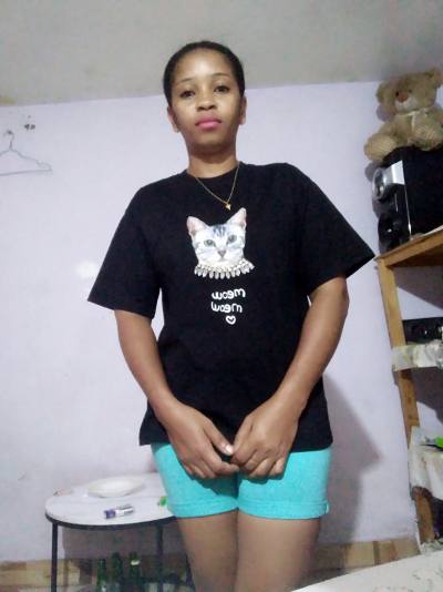 Chabrina 31 ans Antalaha Madagascar