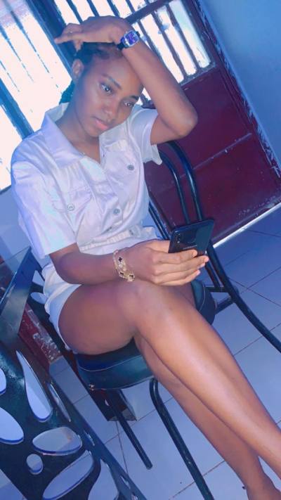 Monique 26 ans Yaoundé  Cameroun