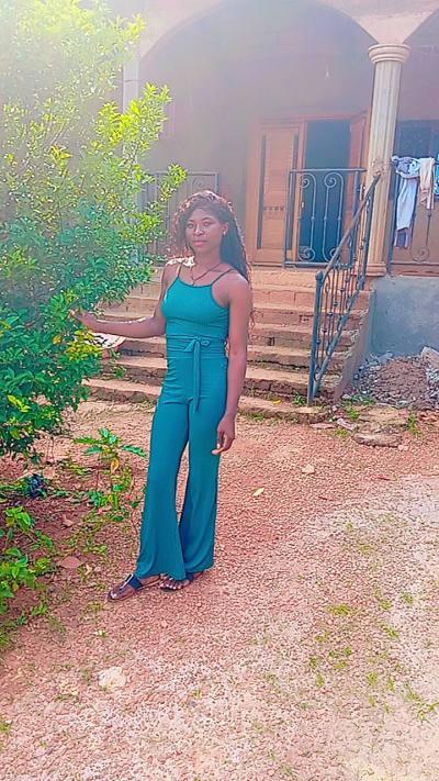 Cynthia 24 ans Yaoundé  Cameroun