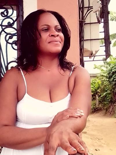 Tonie 38 Jahre Douala Kamerun