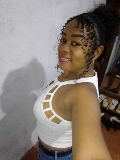 Suziane 27 ans Toamasina Madagascar