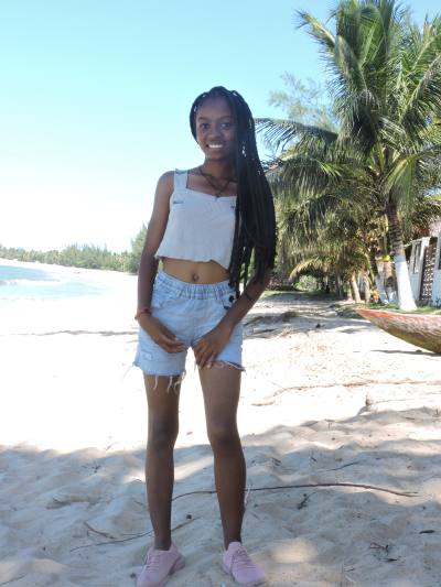 Eliana 18 ans Antalaha  Madagascar