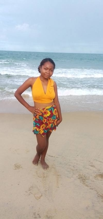 Madonna 19 ans Toamasina Madagascar