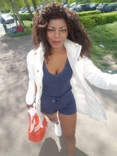 Kiki 39 ans Valenciennes  France