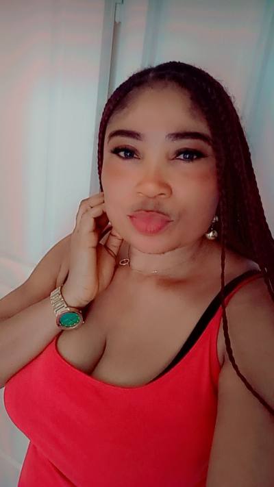 Elodie 36 Jahre Yaoundé  Kamerun