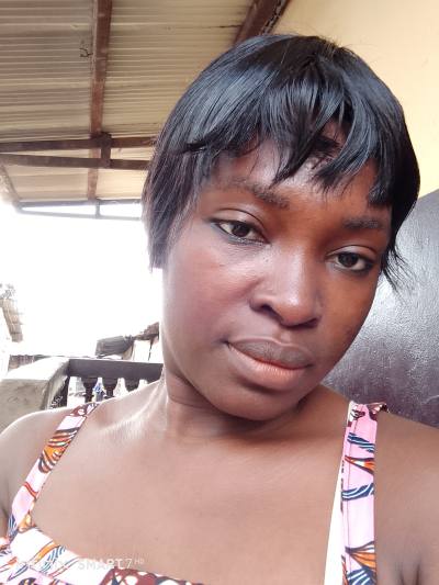 Gaelle 28 Jahre Yaoundé  Kamerun