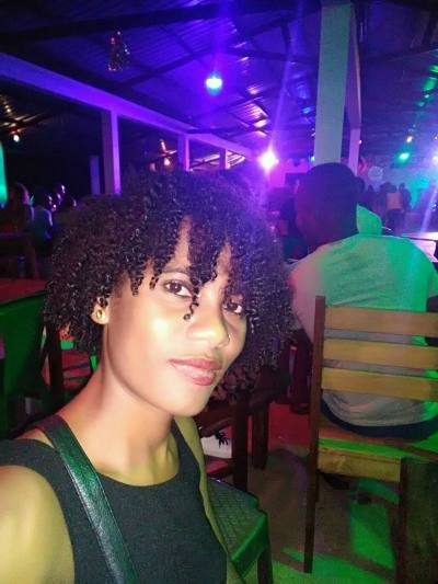 Ursulla 32 ans Nosy Bé Elle Ville  Madagascar