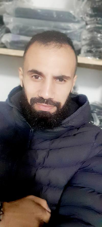 Youcef 28 ans Oran Italie