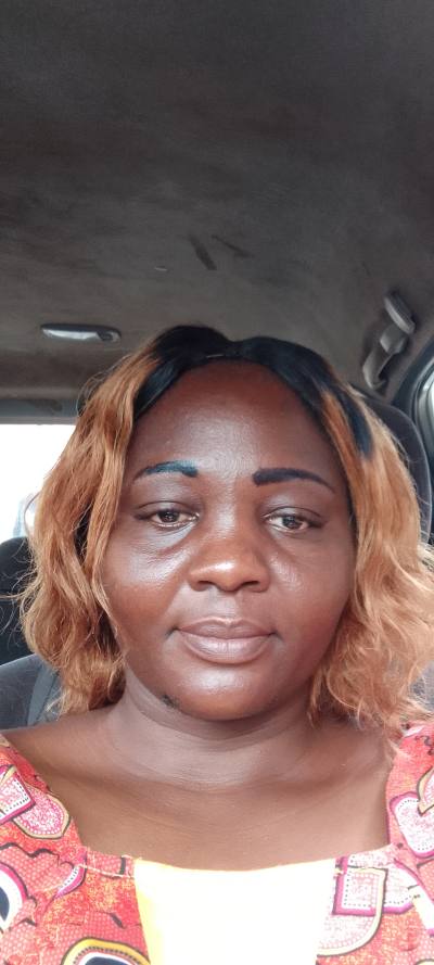 Victorine 42 ans Abong-mbang Cameroun