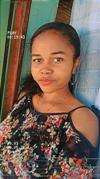 Elina 23 ans Tananarive  Madagascar