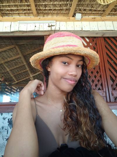 Gerinah 21 ans Analamanga Madagascar