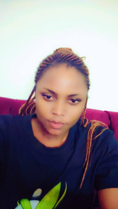 Olivia 20 ans Catholique  Cameroun