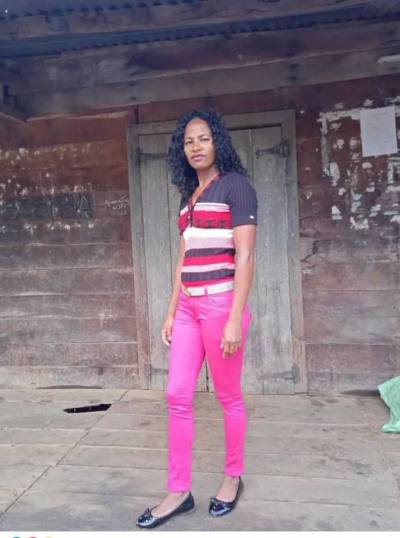 Leontine 43 ans Antalaha  Madagascar