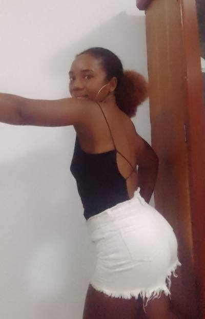 Elodie 35 ans Ambanja Madagascar