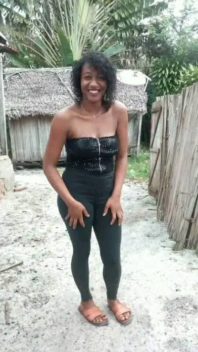 Nathalia 24 ans Sambava Madagascar