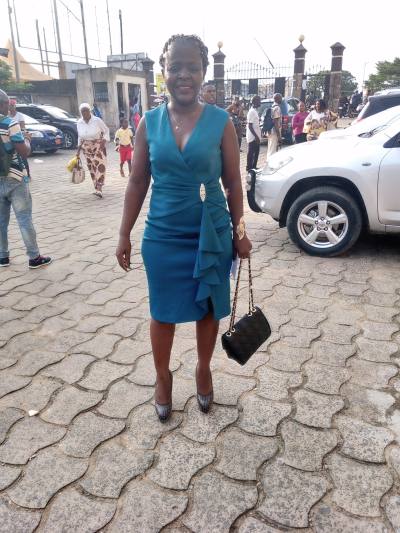 Esther 41 ans Douala  Cameroun