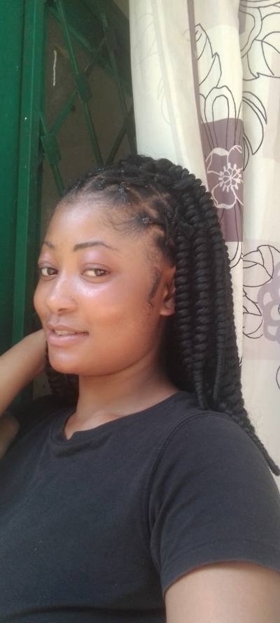 Laurene 26 ans Messamena Cameroun