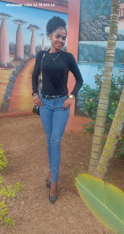 Angela 35 ans Tananarive Madagascar