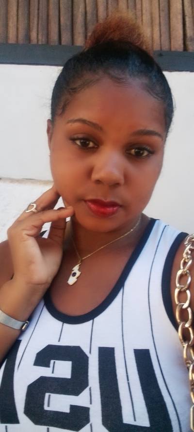 Elienne 28 ans Antalaha Madagascar