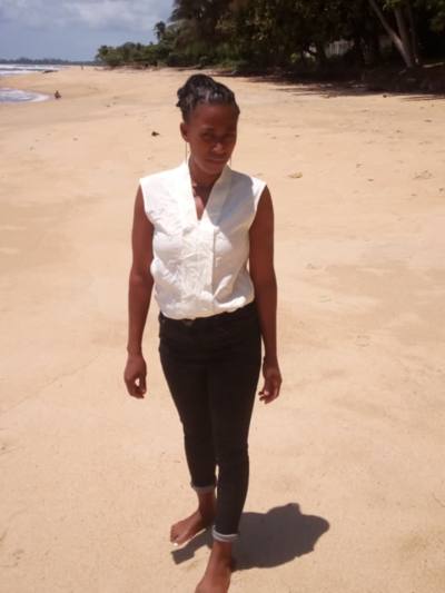 Genevienne 39 ans Sambava Madagascar