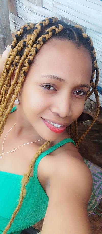 Zarina 22 ans Ambilobe  Madagascar