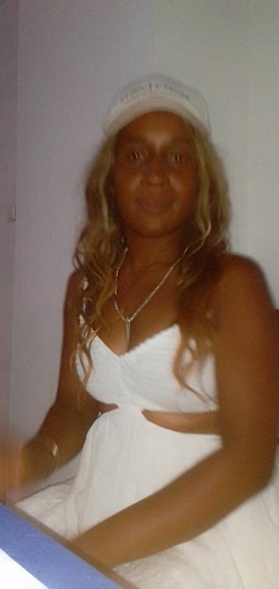 Sarah 26 ans Toamasina Madagascar