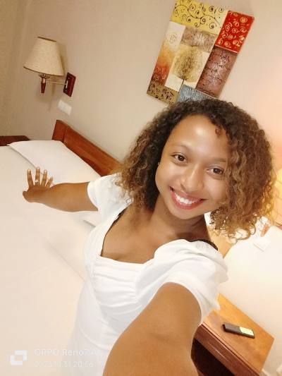 Anita 22 Jahre Toamasina Madagaskar