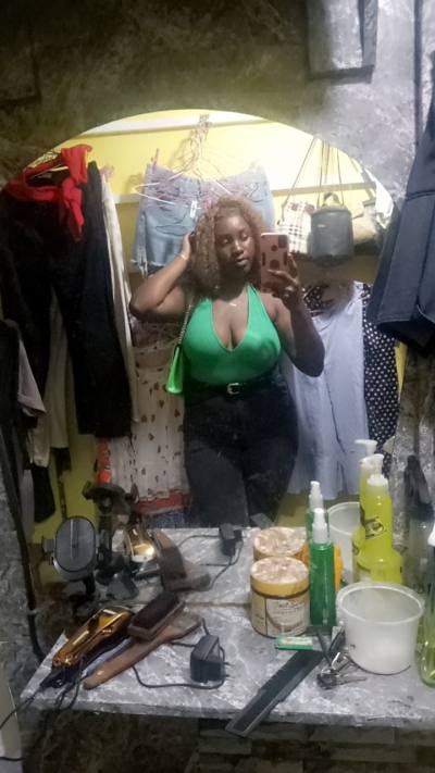 Mona 28 ans Libreville  Gabon